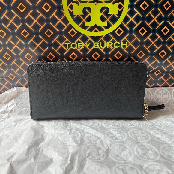 Tory Burch Robinson Passport Continental Wallet Black Gold